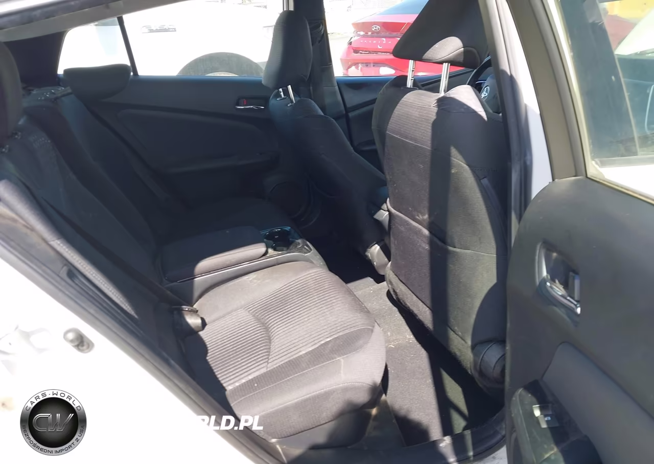 2018 Toyota Prius Prime Plus VIN:JTDKARFP6J3076725 - 8