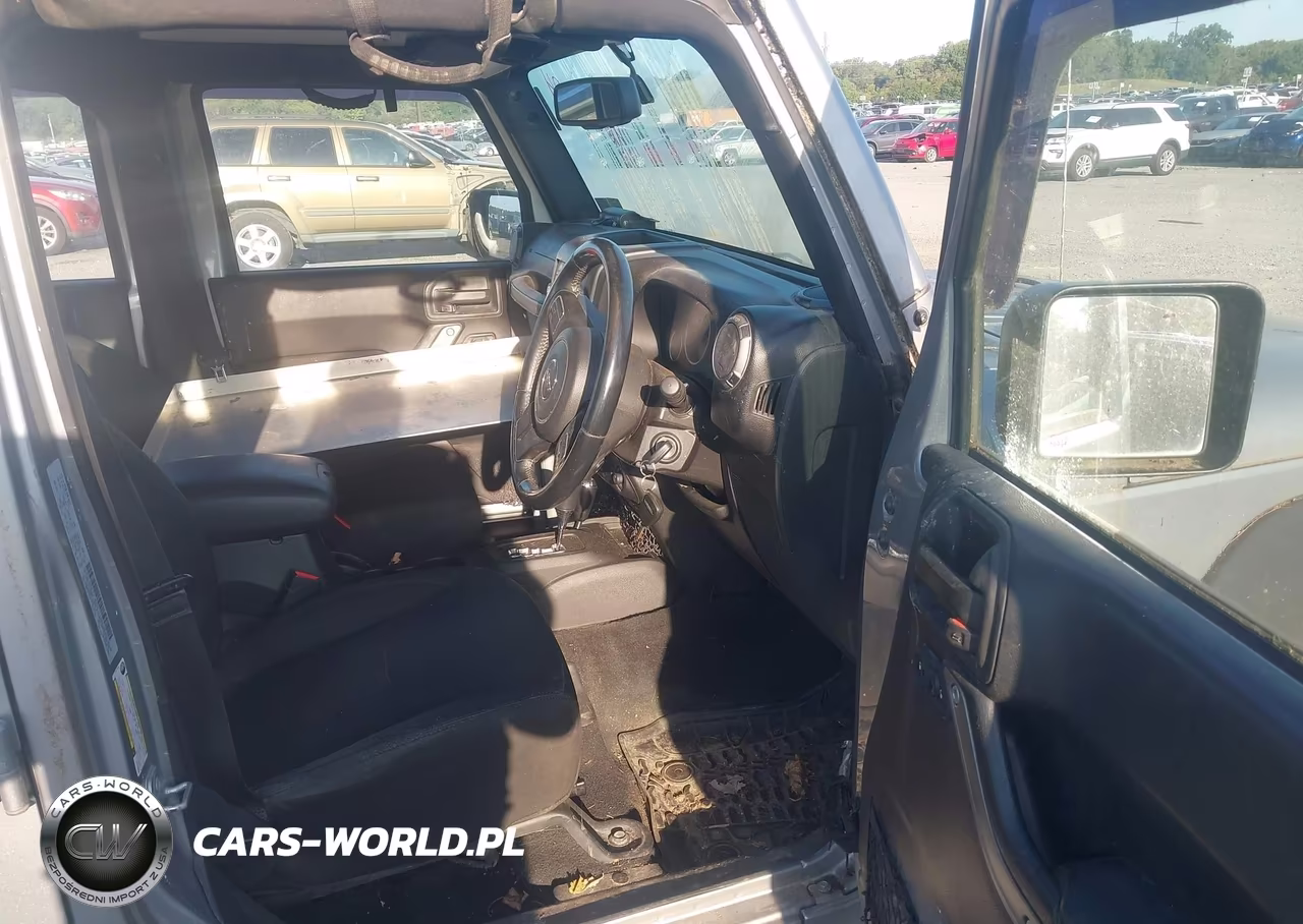 2015 Jeep Wrangler Unlimited Sport Rhd VIN:1C4BJWKG8FL733469 - 5