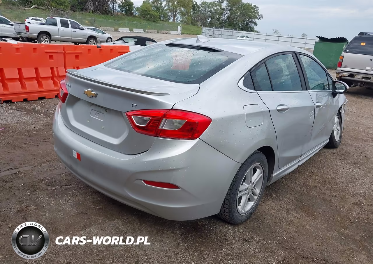 2017 Chevrolet Cruze Lt Auto VIN:1G1BE5SM0H7104197 - 4
