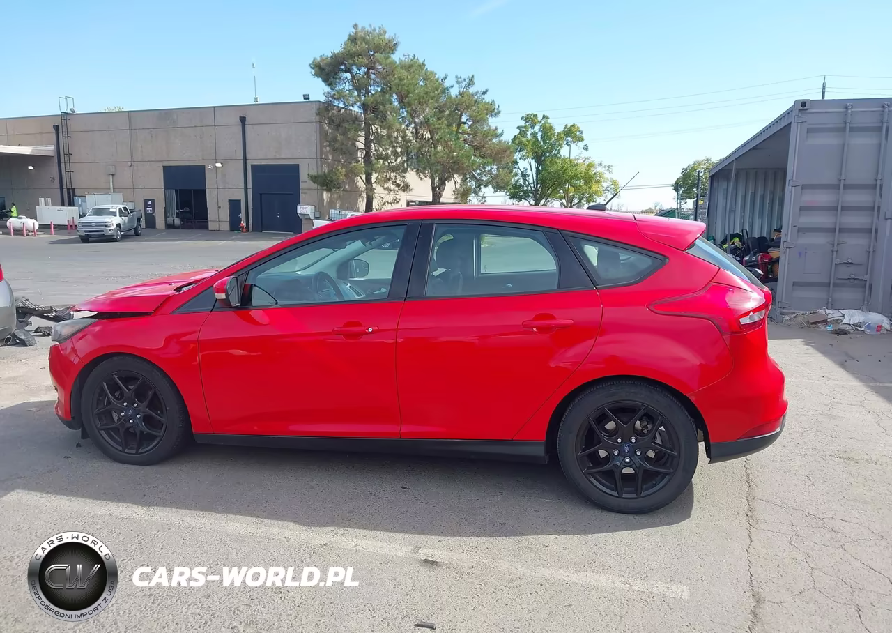 2016 Ford Focus Se VIN:1FADP3K24GL256251 - 14