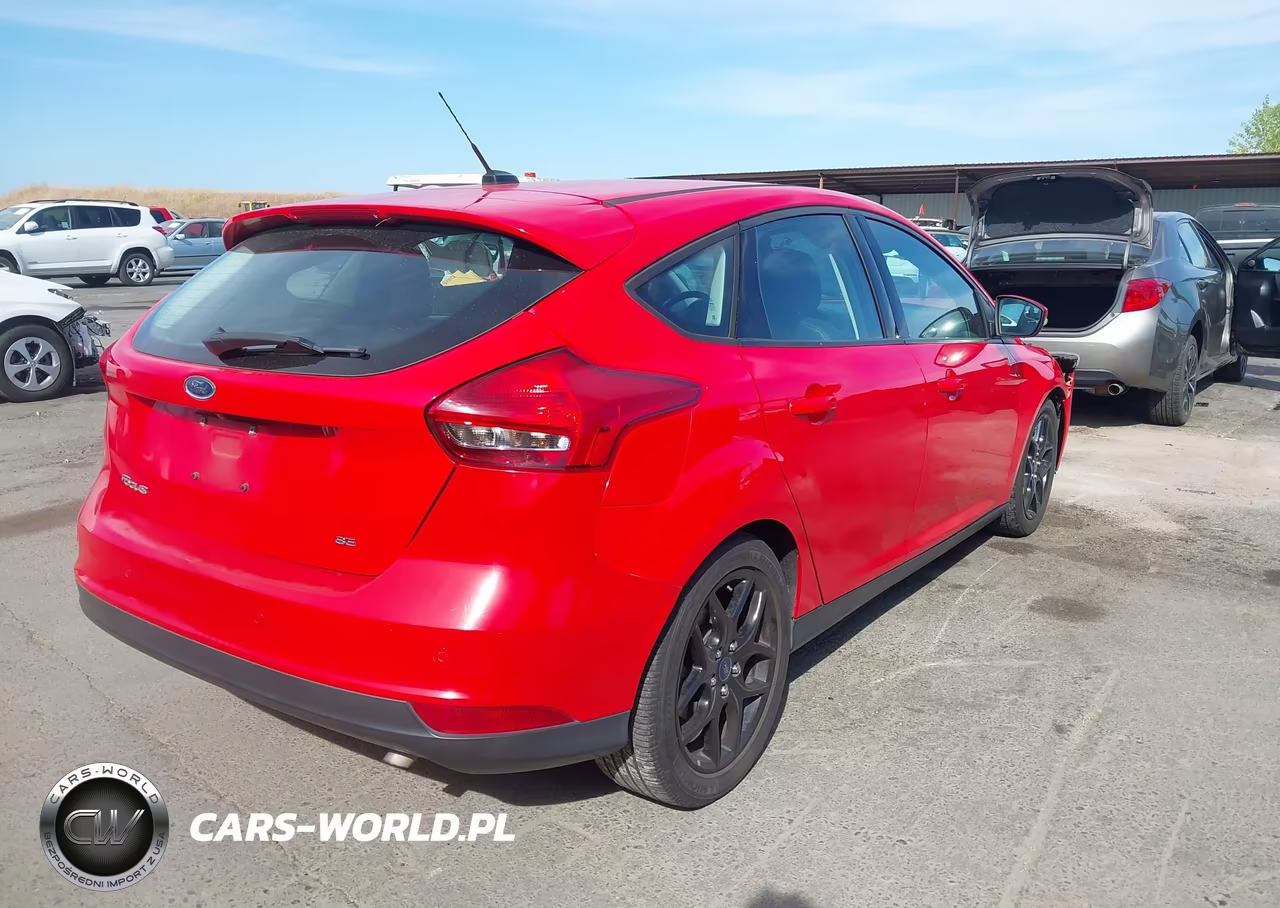2016 Ford Focus Se VIN:1FADP3K24GL256251 - 4