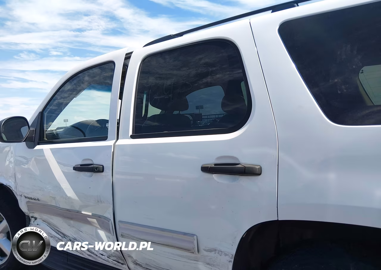 2010 Chevrolet Tahoe Ls VIN:1GNMCAE31AR226442 - 14
