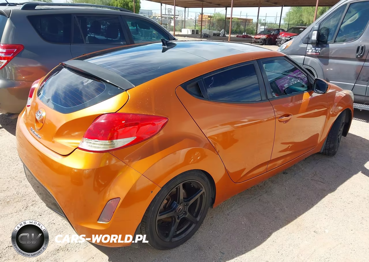 2013 Hyundai Veloster Base W-Black VIN:KMHTC6AD5DU102414 - 4