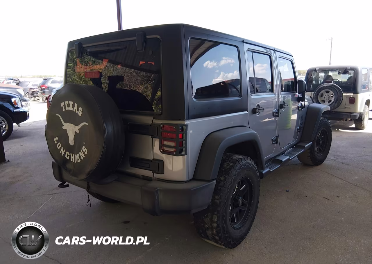 2016 Jeep Wrangler Unlimited Sport VIN:1C4BJWDGXGL298436 - 4