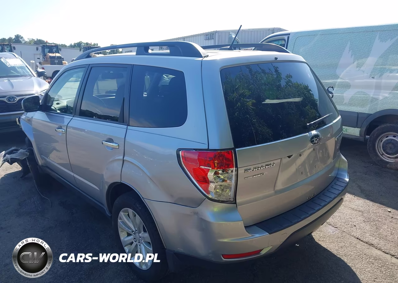 2013 Subaru Forester 2.5X Premium VIN:JF2SHADC9DH445227 - 3