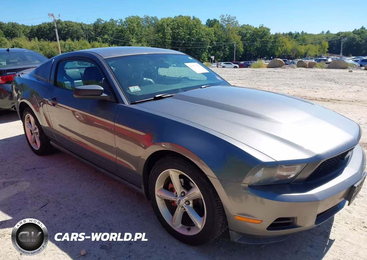 2010 Ford Mustang V6-V6 Premium