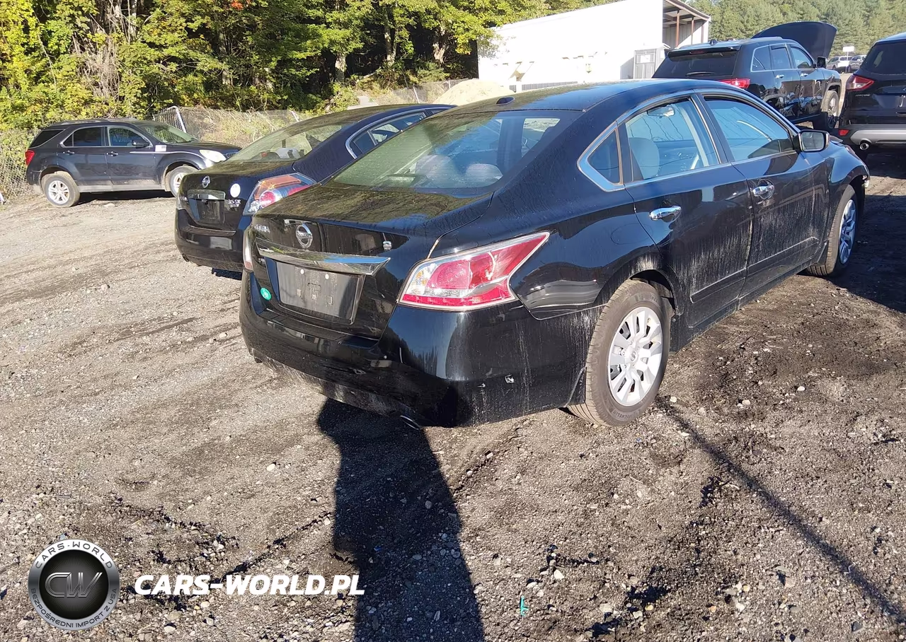 2015 Nissan Altima 2.5 S VIN:1N4AL3AP3FN306927 - 4