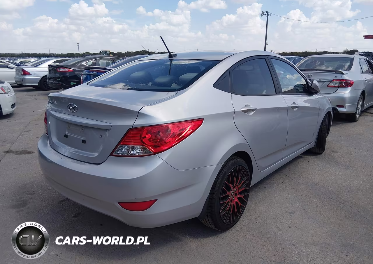 2013 Hyundai Accent Gls VIN:KMHCU4AE4DU316210 - 4