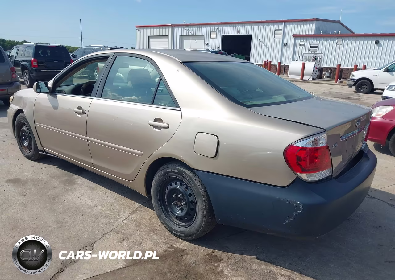 2005 Toyota Camry Le VIN:4T1BE32K55U945256 - 3