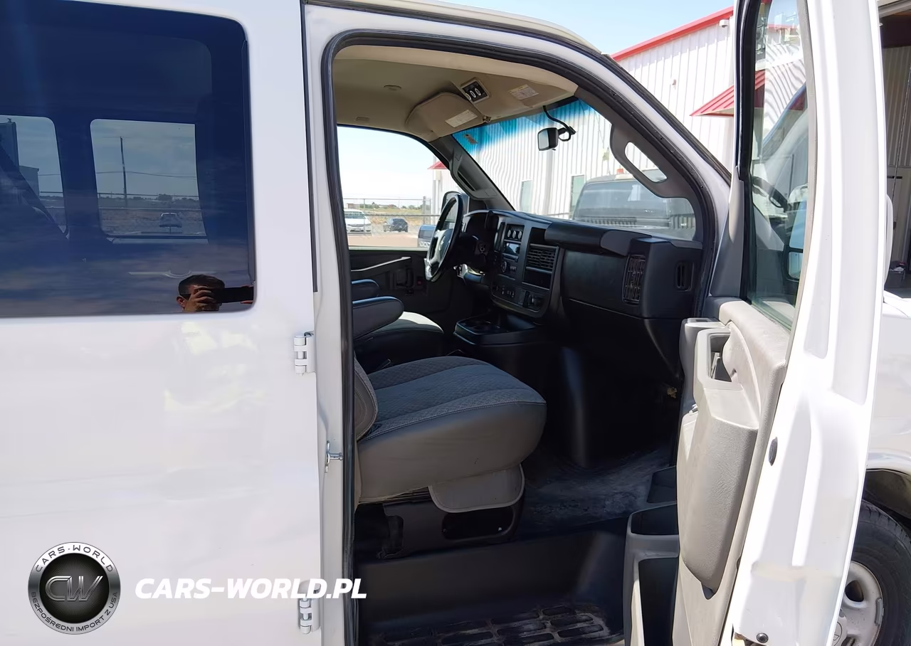 2019 Chevrolet Express 3500 Ls VIN:1GAZGNFG9K1352939 - 5