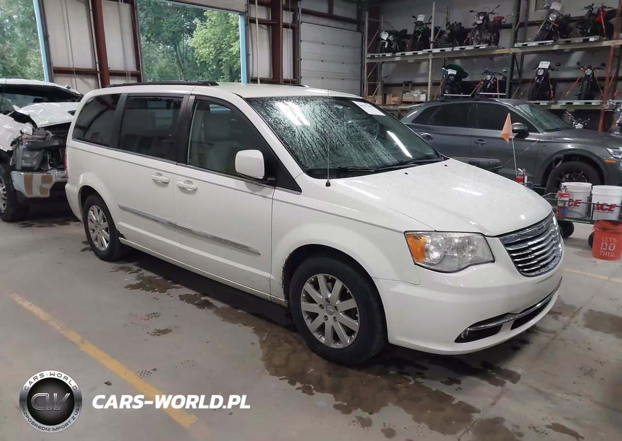 2013 Chrysler Town & Country Touring
