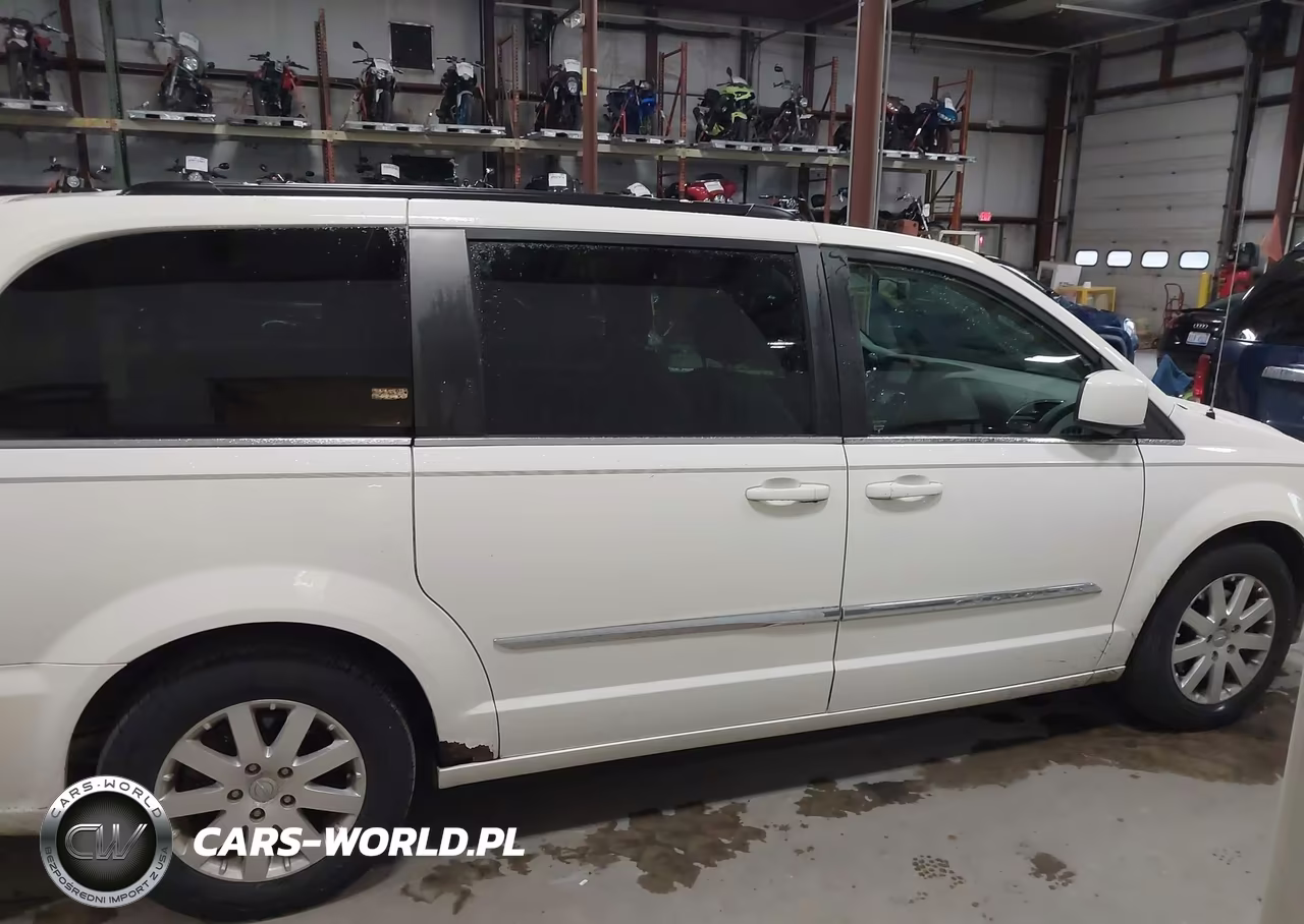 2013 Chrysler Town & Country Touring VIN:2C4RC1BG5DR565614 - 13