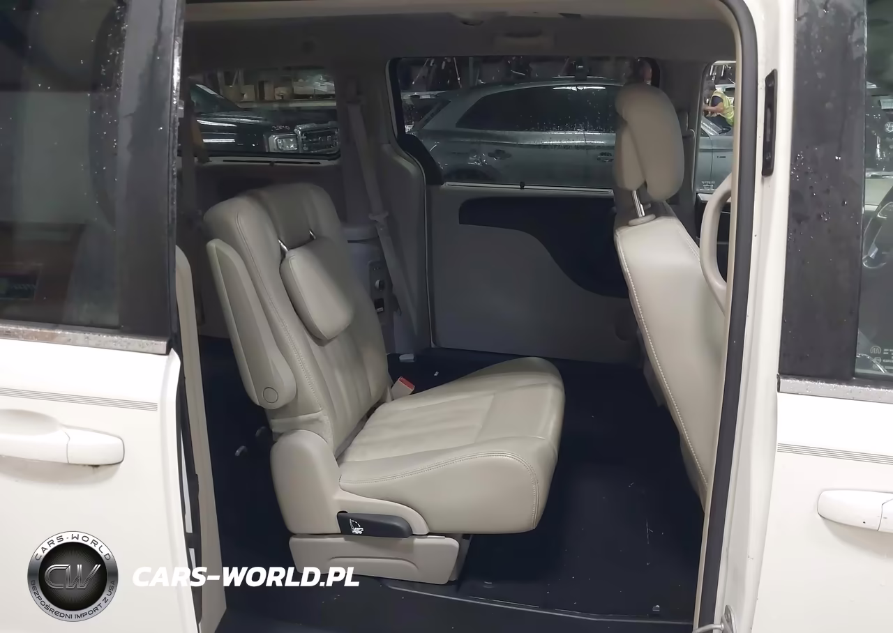 2013 Chrysler Town & Country Touring VIN:2C4RC1BG5DR565614 - 8