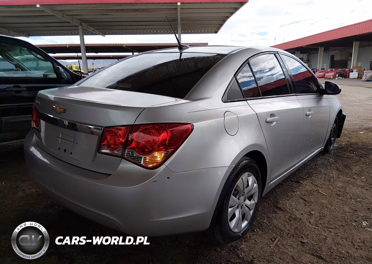 2014 Chevrolet Cruze Ls Auto VIN:1G1PA5SHXE7275538 - 4