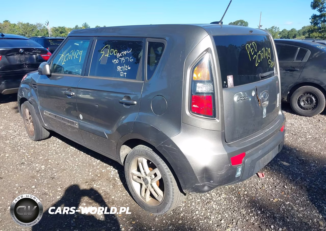 2011 Kia Soul + VIN:KNDJT2A22B7330580 - 3