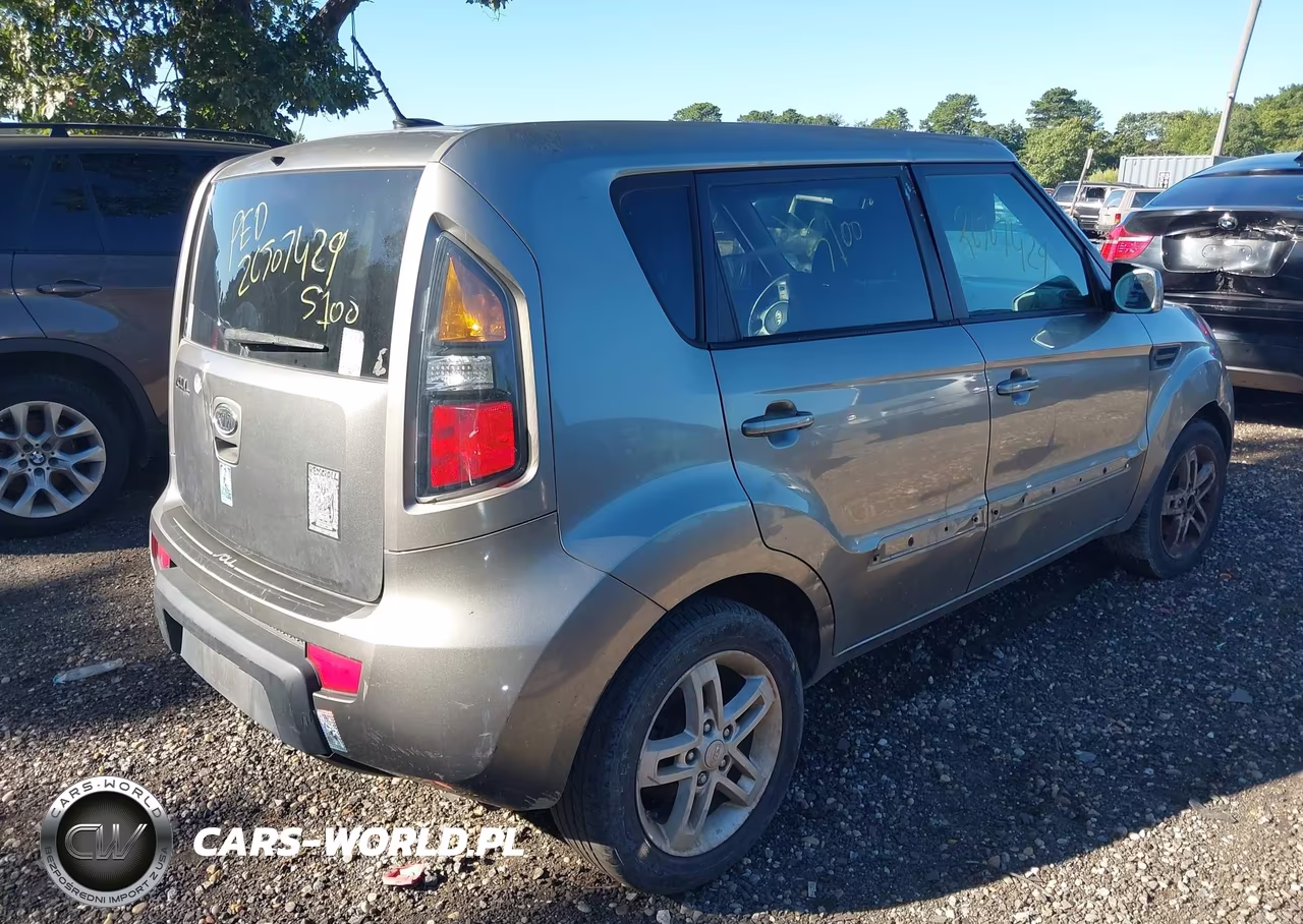 2011 Kia Soul + VIN:KNDJT2A22B7330580 - 4