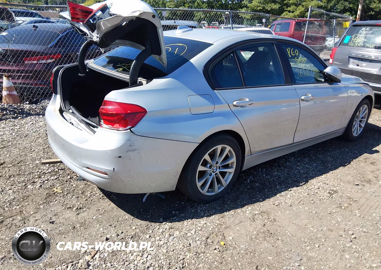 2018 BMW 320I xDrive VIN:WBA8E5G50JNU46329 - 4