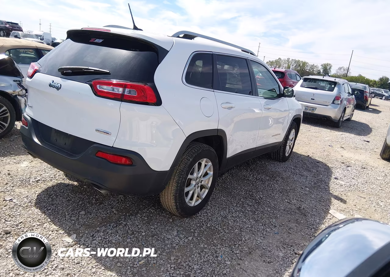 2014 Jeep Cherokee Latitude VIN:1C4PJMCS1EW127974 - 4