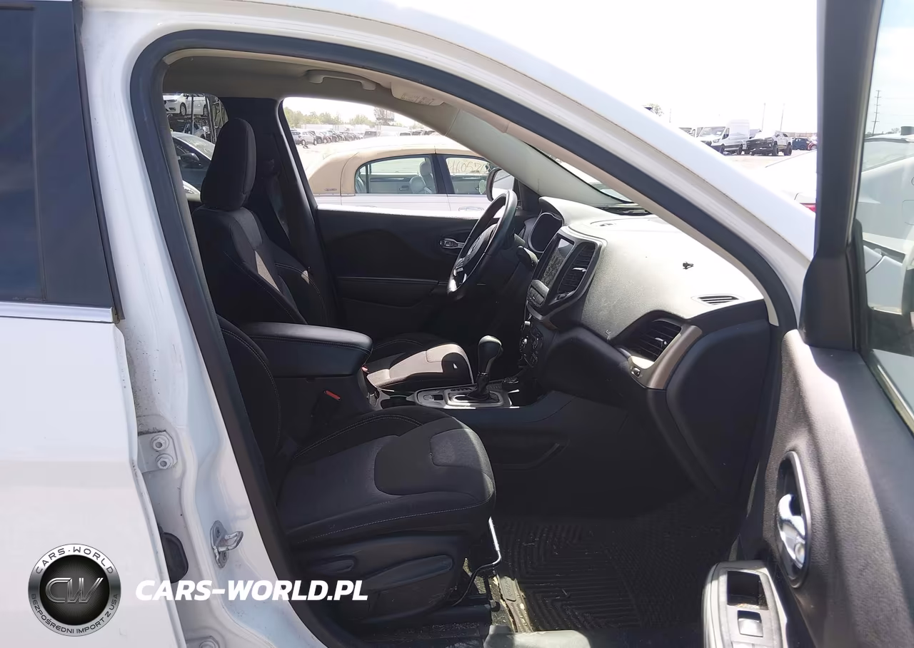 2014 Jeep Cherokee Latitude VIN:1C4PJMCS1EW127974 - 5