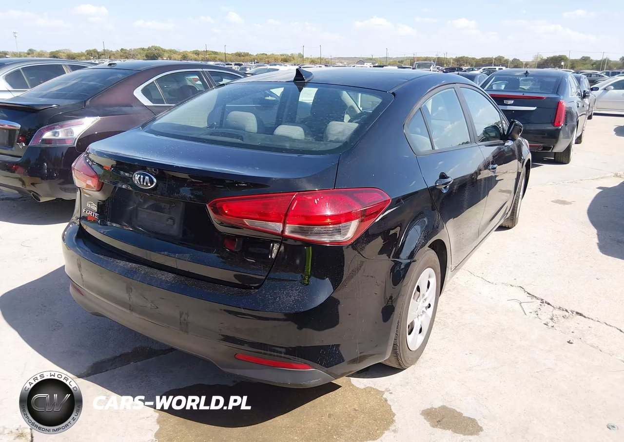 2018 Kia Forte Lx VIN:3KPFL4A75JE204046 - 4