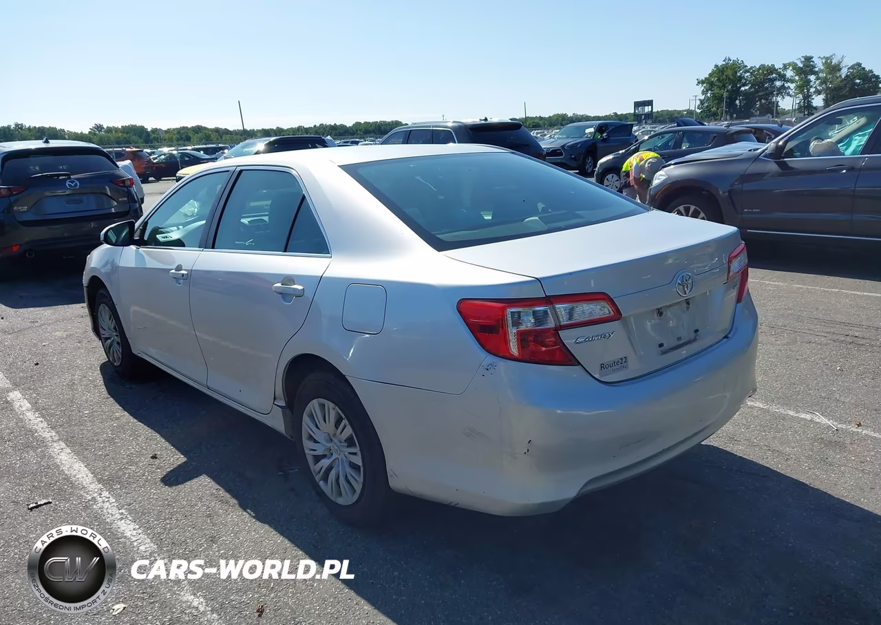 2013 Toyota Camry Le VIN:4T1BF1FK1DU643909 - 3