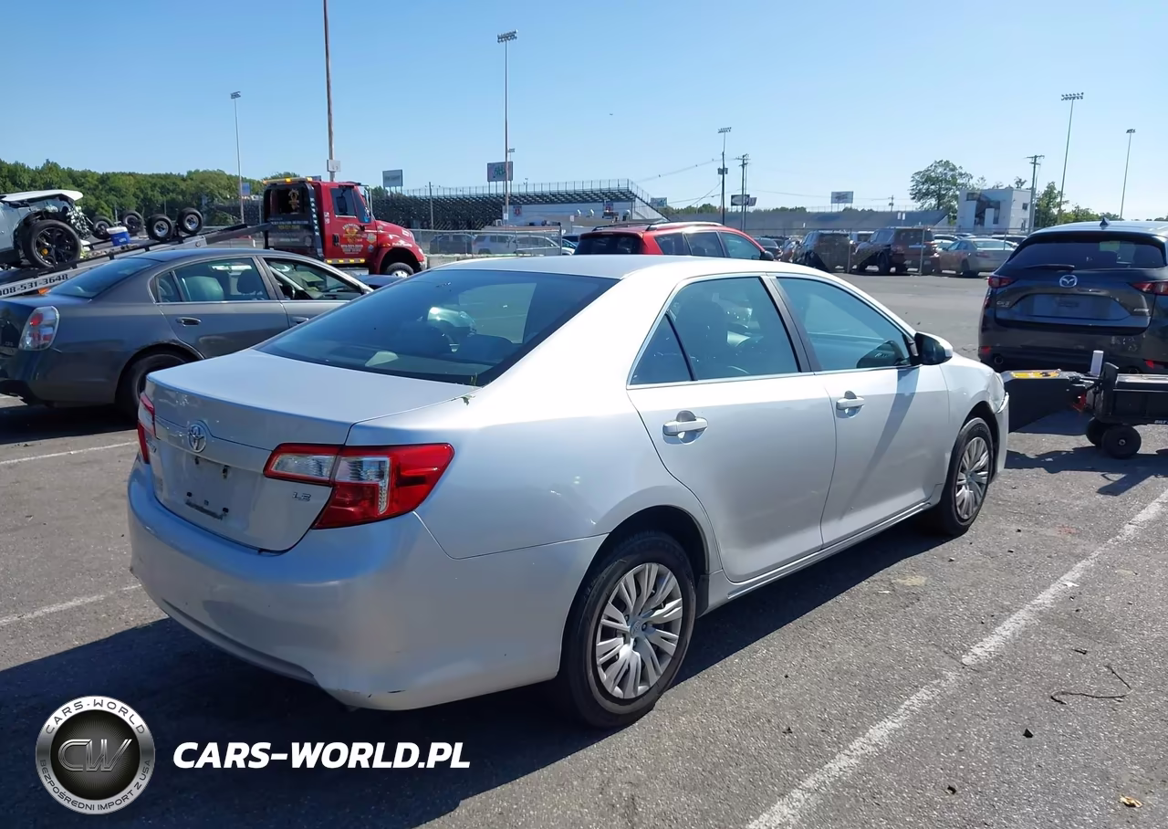 2013 Toyota Camry Le VIN:4T1BF1FK1DU643909 - 4