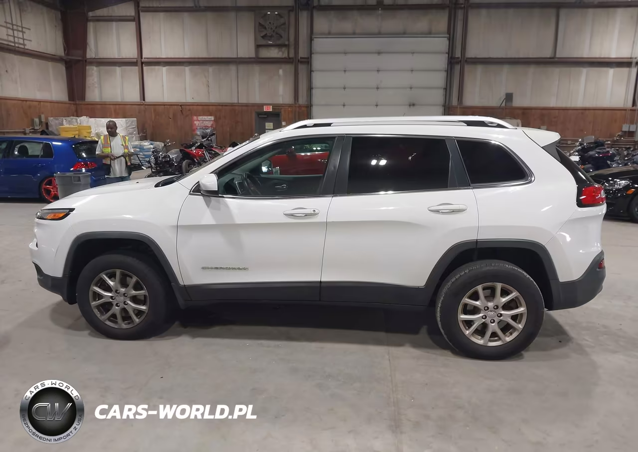 2015 Jeep Cherokee Latitude VIN:1C4PJMCB8FW528729 - 14