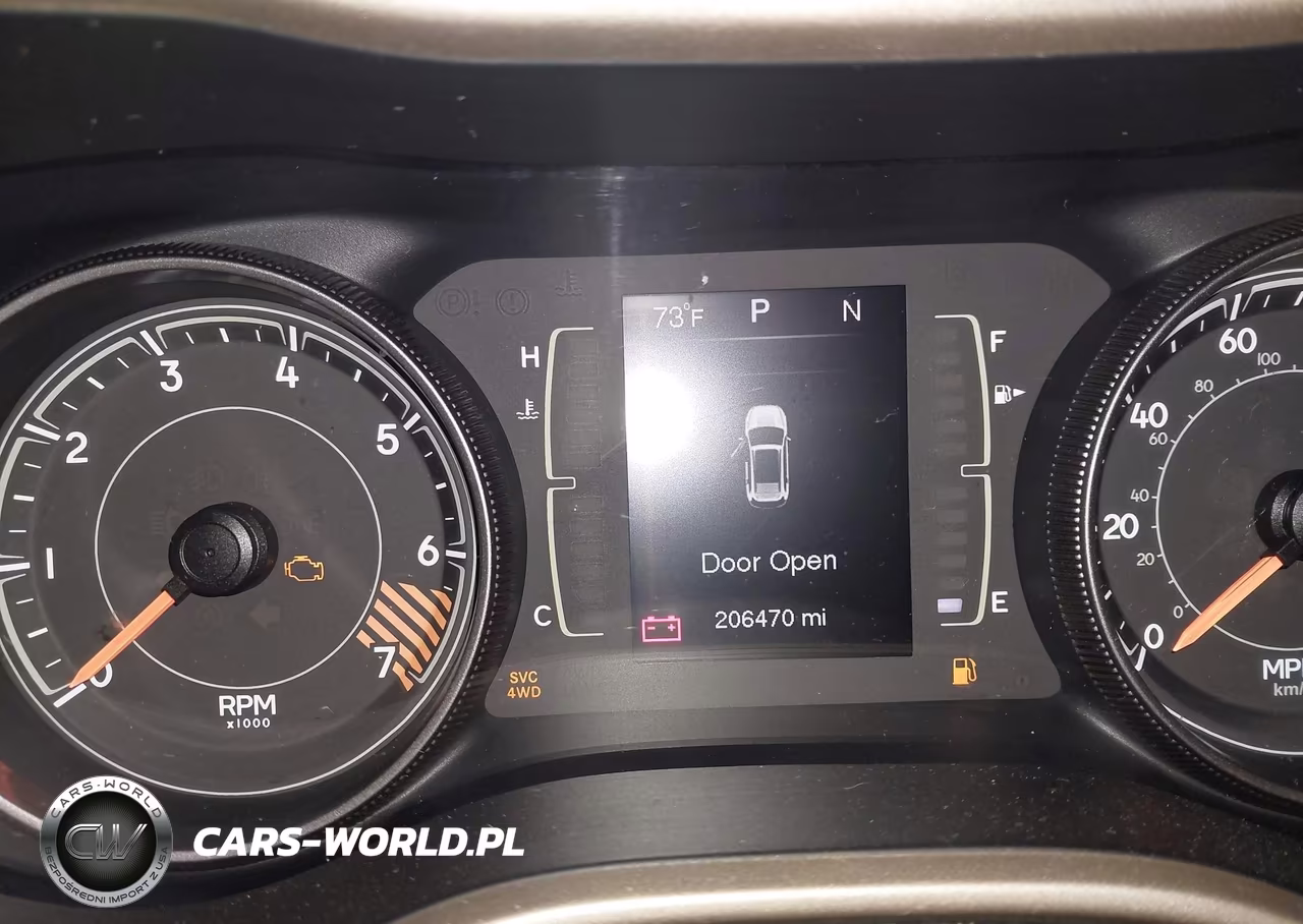 2015 Jeep Cherokee Latitude VIN:1C4PJMCB8FW528729 - 15