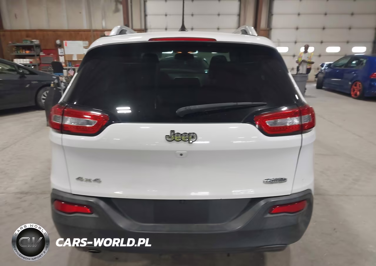2015 Jeep Cherokee Latitude VIN:1C4PJMCB8FW528729 - 16