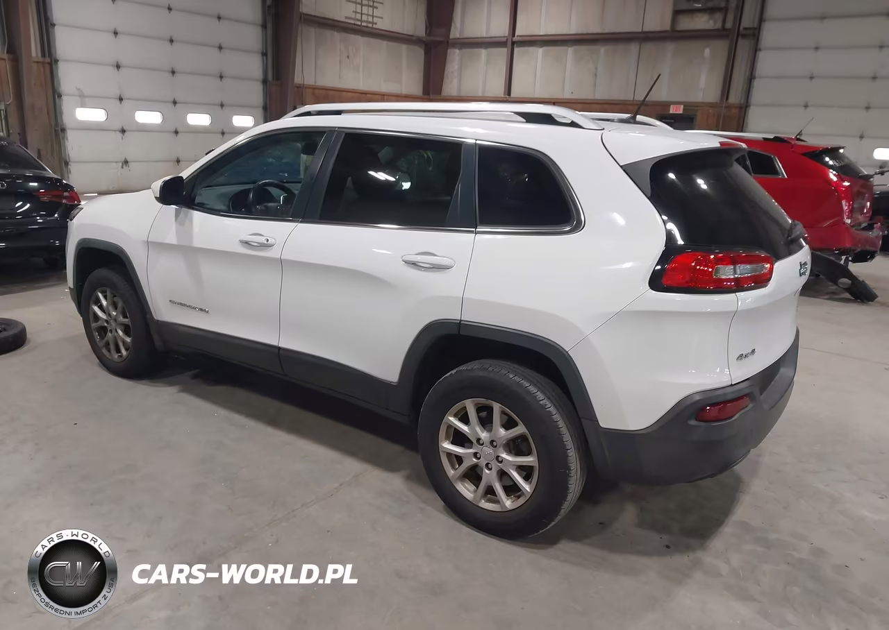 2015 Jeep Cherokee Latitude VIN:1C4PJMCB8FW528729 - 3