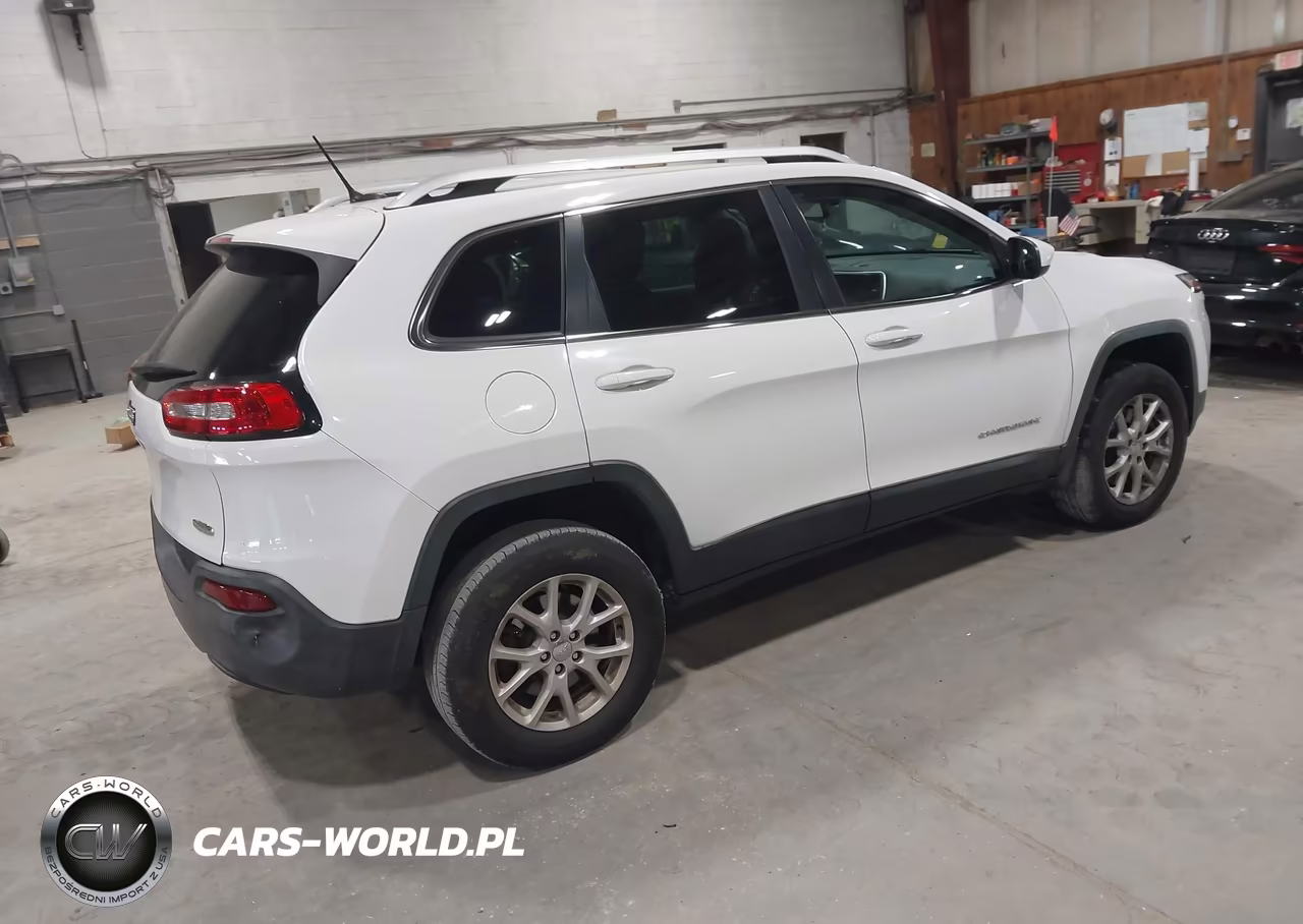 2015 Jeep Cherokee Latitude VIN:1C4PJMCB8FW528729 - 4