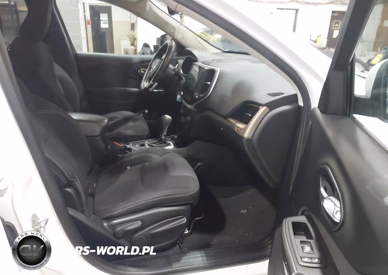 2015 Jeep Cherokee Latitude VIN:1C4PJMCB8FW528729 - 5