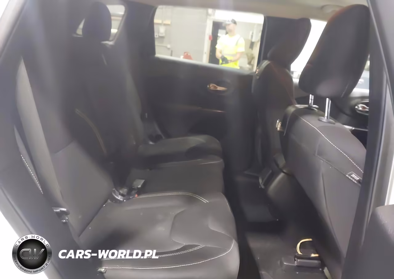 2015 Jeep Cherokee Latitude VIN:1C4PJMCB8FW528729 - 8