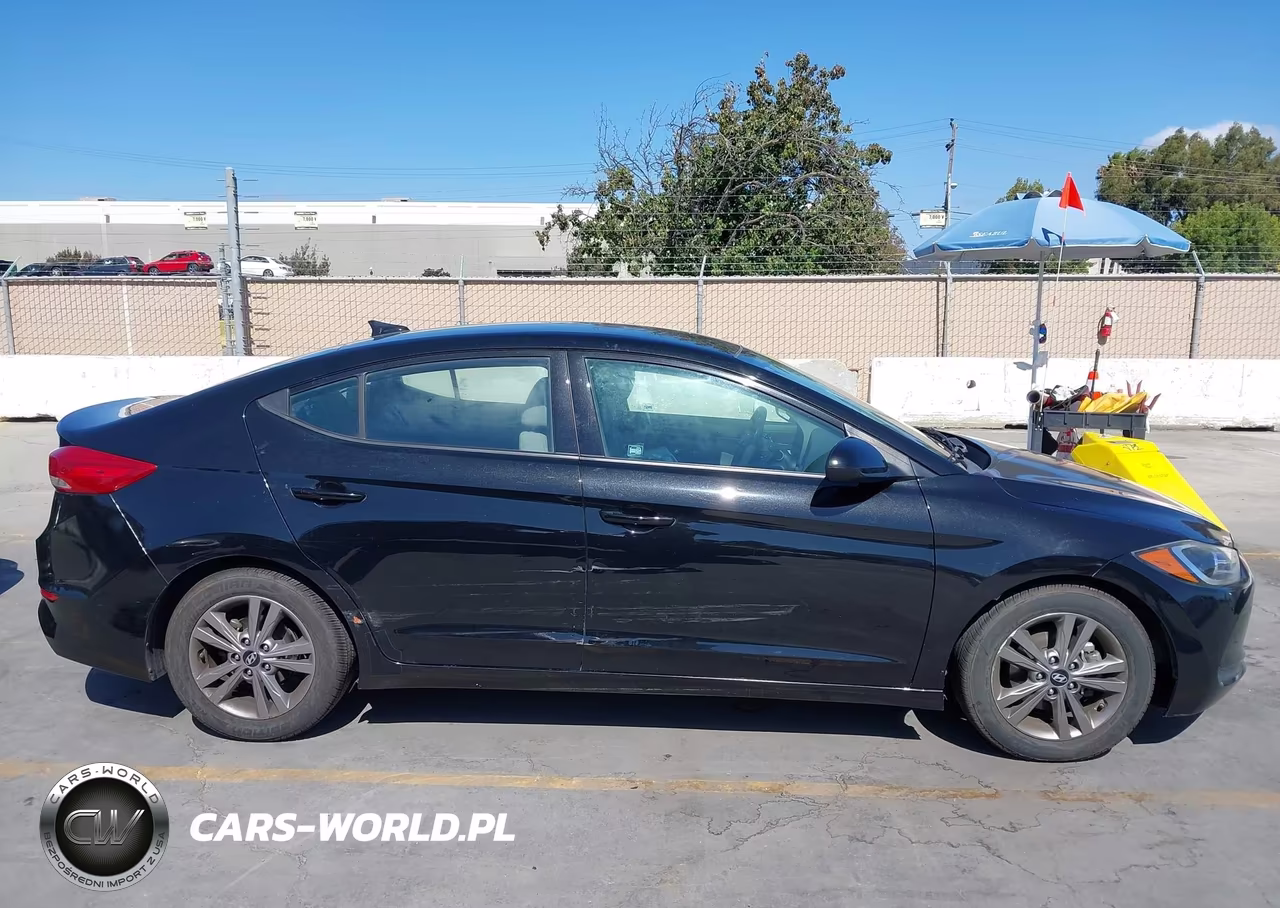 2018 Hyundai Elantra Sel VIN:5NPD84LF5JH220935 - 13