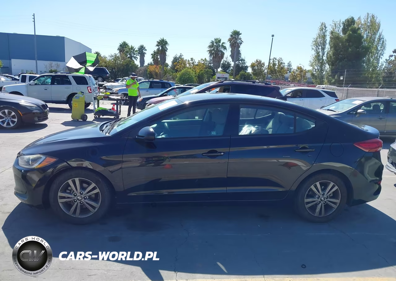 2018 Hyundai Elantra Sel VIN:5NPD84LF5JH220935 - 14