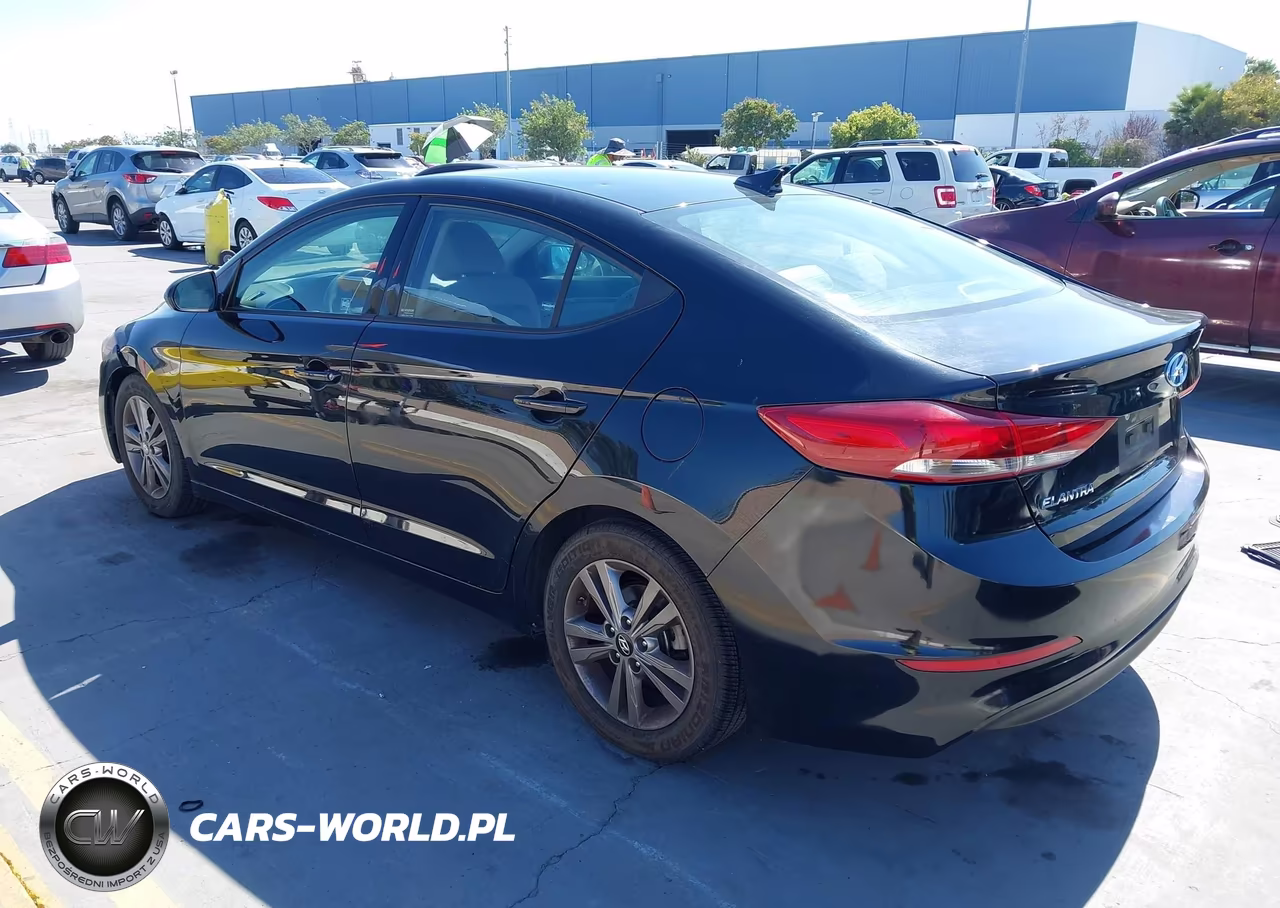 2018 Hyundai Elantra Sel VIN:5NPD84LF5JH220935 - 3