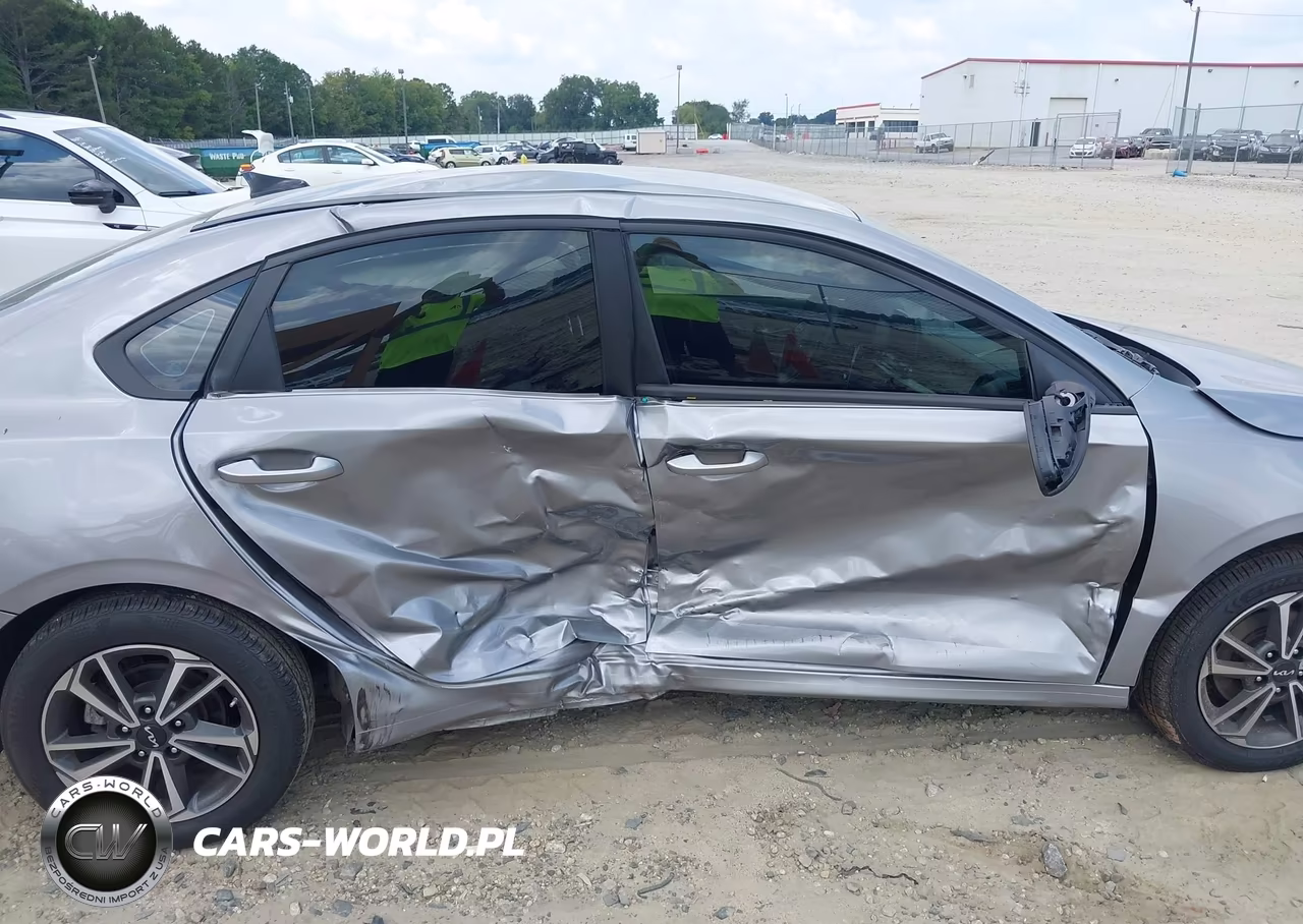 2023 Kia Forte Lxs VIN:3KPF24AD0PE604811 - 6