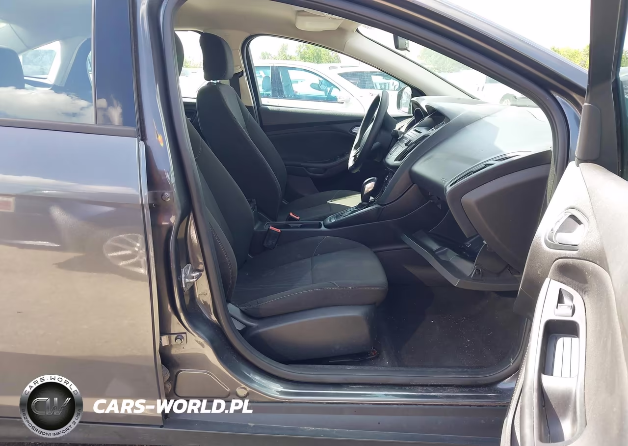 2017 Ford Focus Se VIN:1FADP3FE8HL309703 - 5