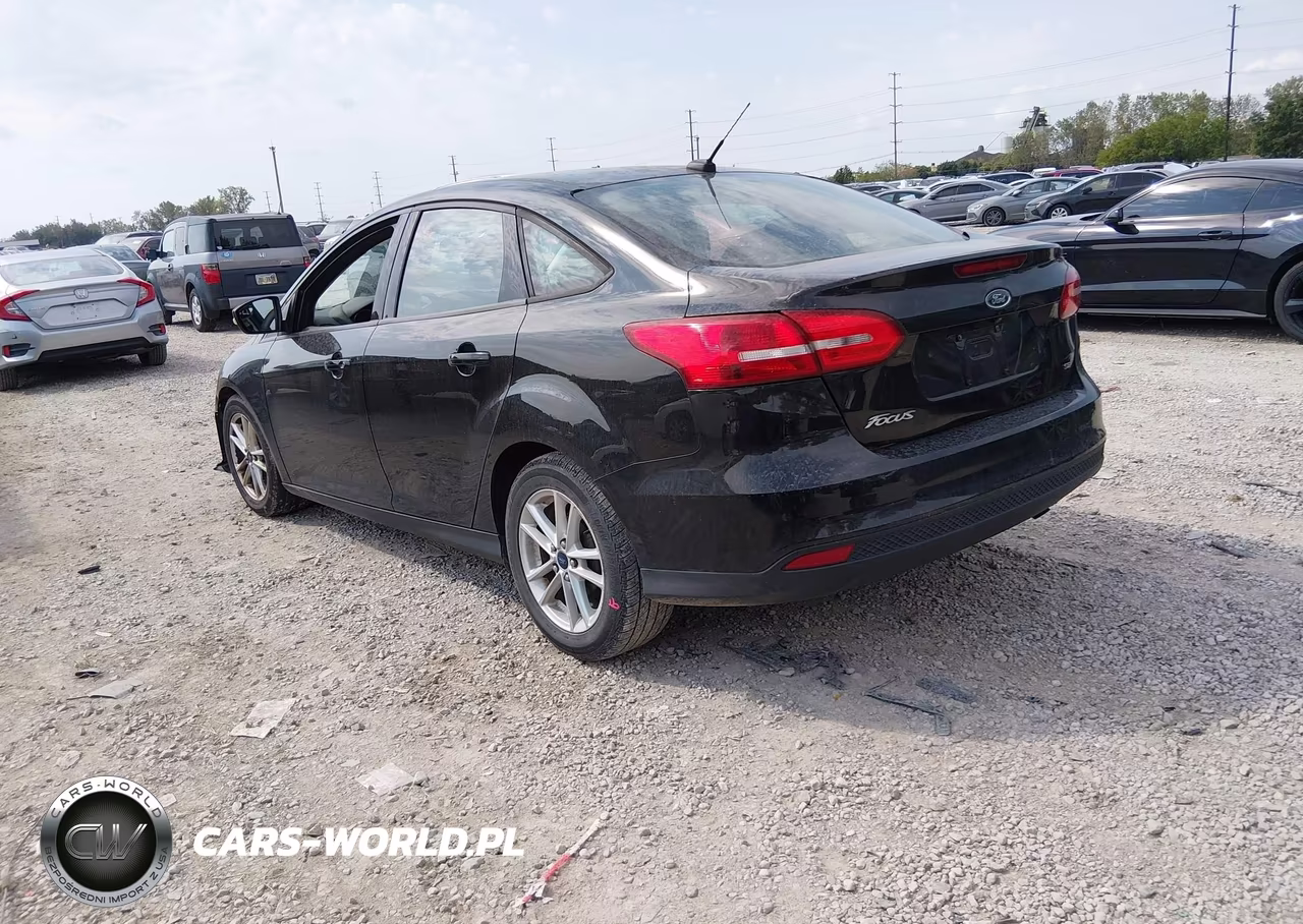 2015 Ford Focus Se VIN:1FADP3F25FL218228 - 3