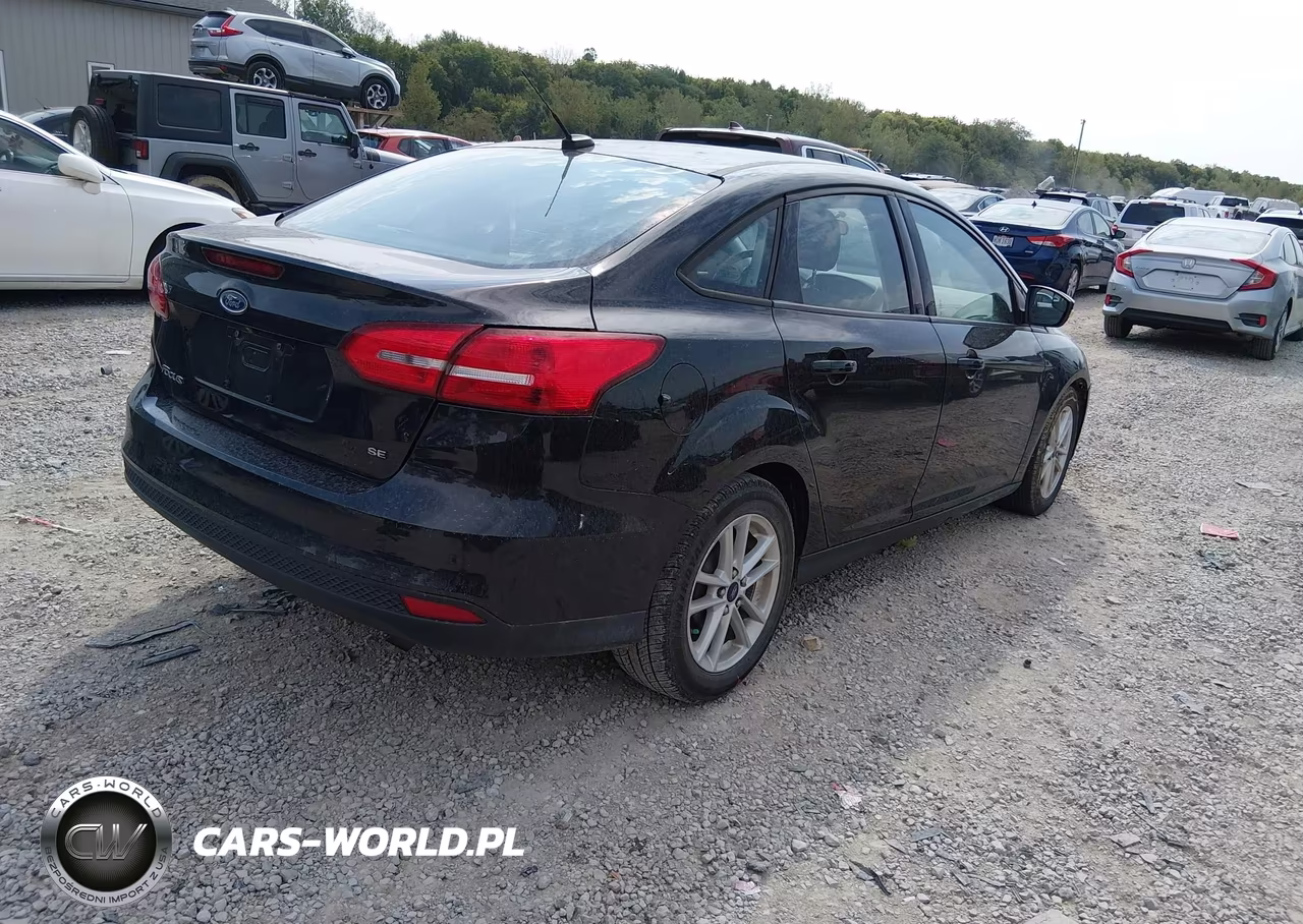 2015 Ford Focus Se VIN:1FADP3F25FL218228 - 4
