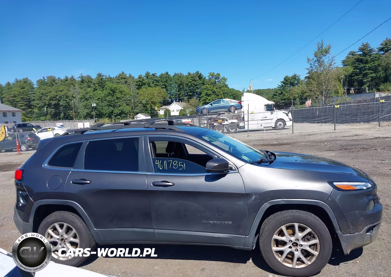2016 Jeep Cherokee Latitude VIN:1C4PJMCB9GW182241 - 13