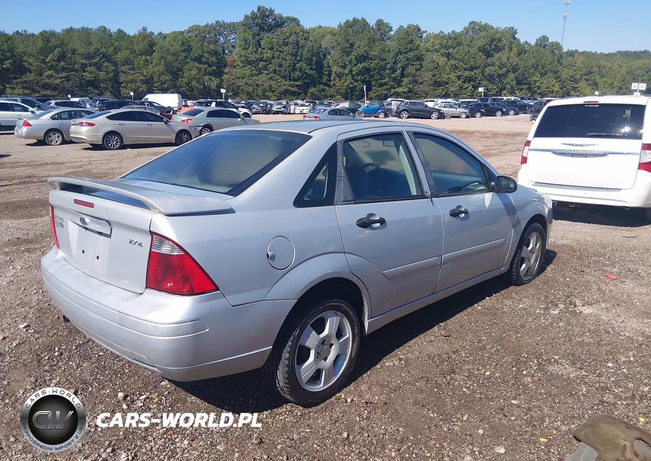 2005 Ford Focus Zx4 VIN:1FAFP34N05W285936 - 4