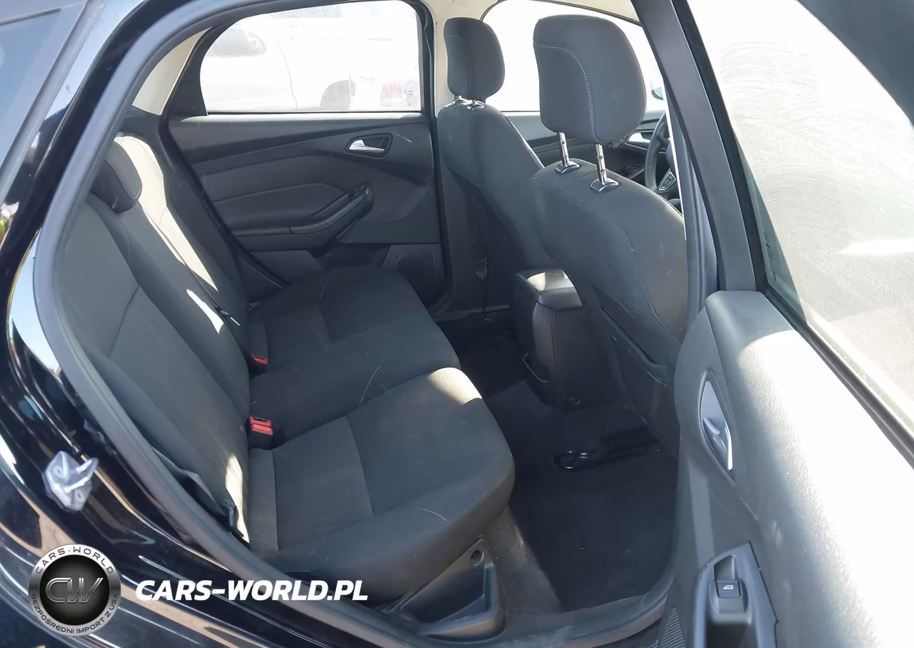 2018 Ford Focus Se VIN:1FADP3K21JL313593 - 8