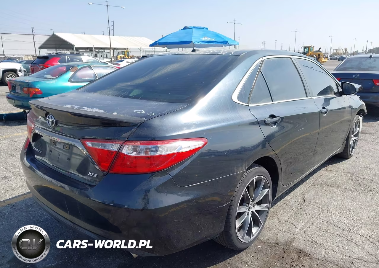 2015 Toyota Camry Xse VIN:4T1BF1FK9FU477187 - 4