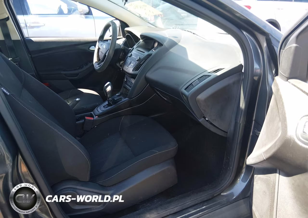 2016 Ford Focus Se VIN:1FADP3F26GL380192 - 5