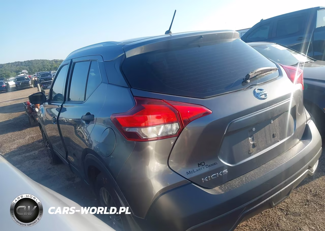 2018 Nissan Kicks S VIN:3N1CP5CU3JL523282 - 3
