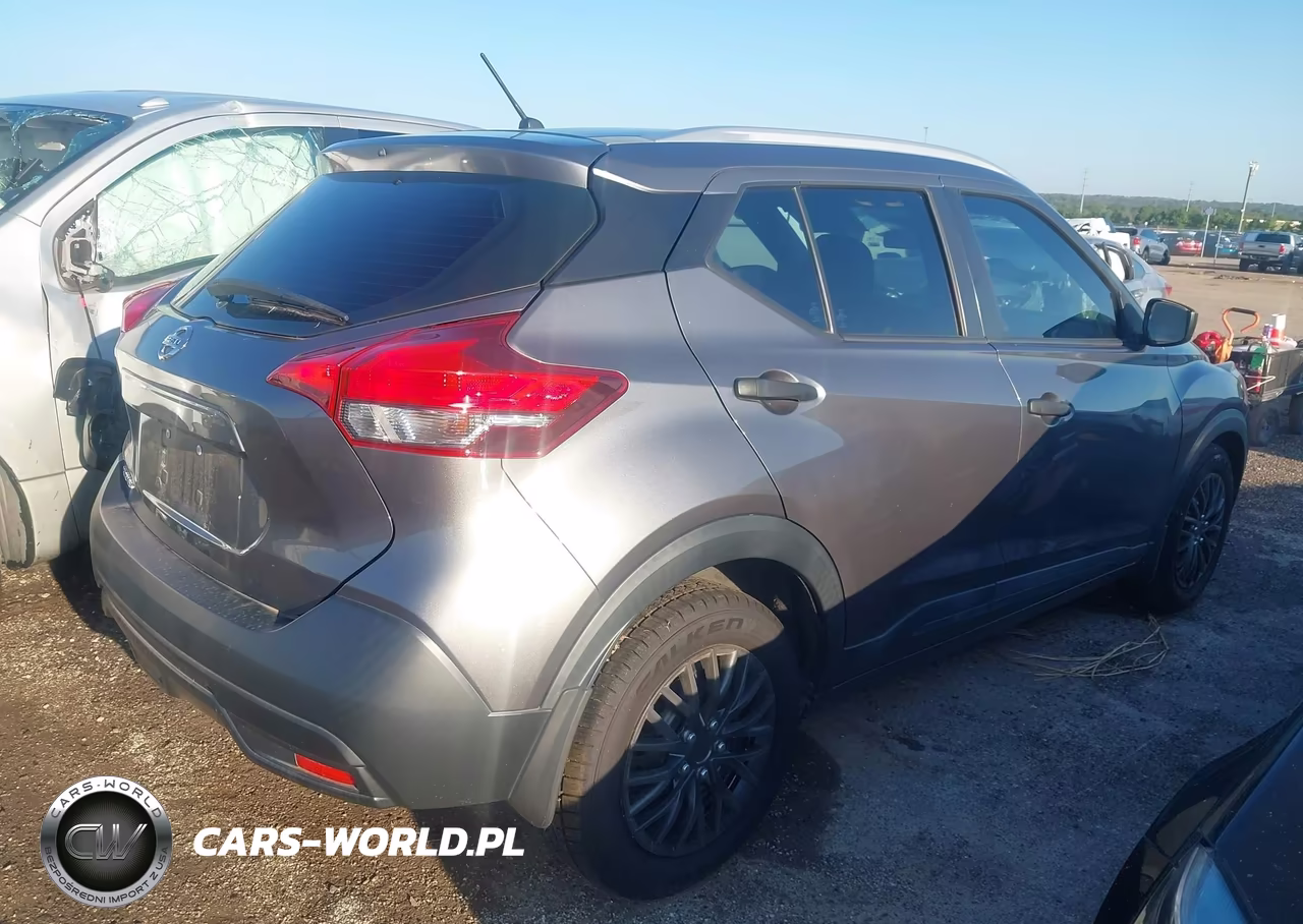 2018 Nissan Kicks S VIN:3N1CP5CU3JL523282 - 4