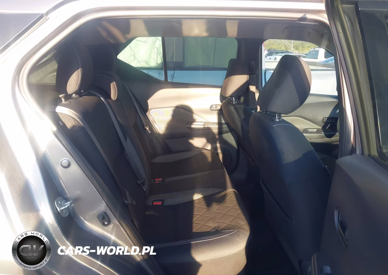 2018 Nissan Kicks S VIN:3N1CP5CU3JL523282 - 8