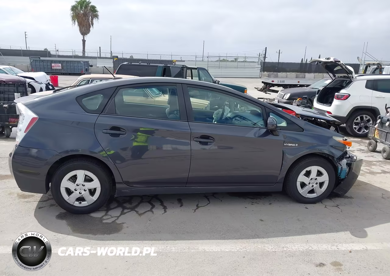 2011 Toyota Prius Two VIN:JTDKN3DU6B0279207 - 13