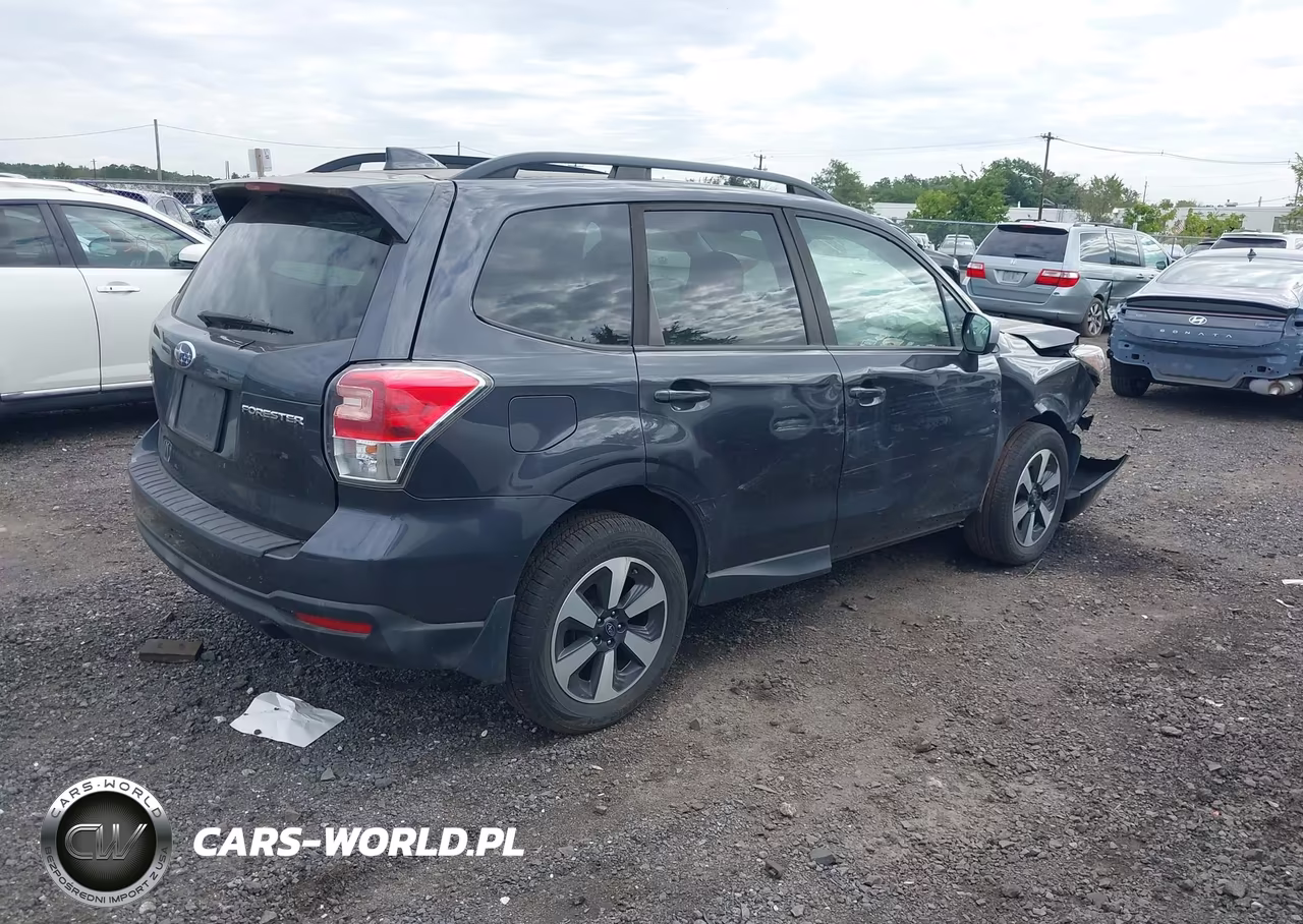 2018 Subaru Forester 2.5I Premium VIN:JF2SJAEC8JH570802 - 4